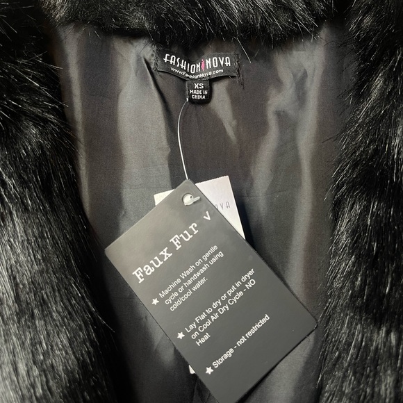 NWT Fashion Nova Franchesca Faux Fur Jacket - SIZE: XS - Picture 5 of 6